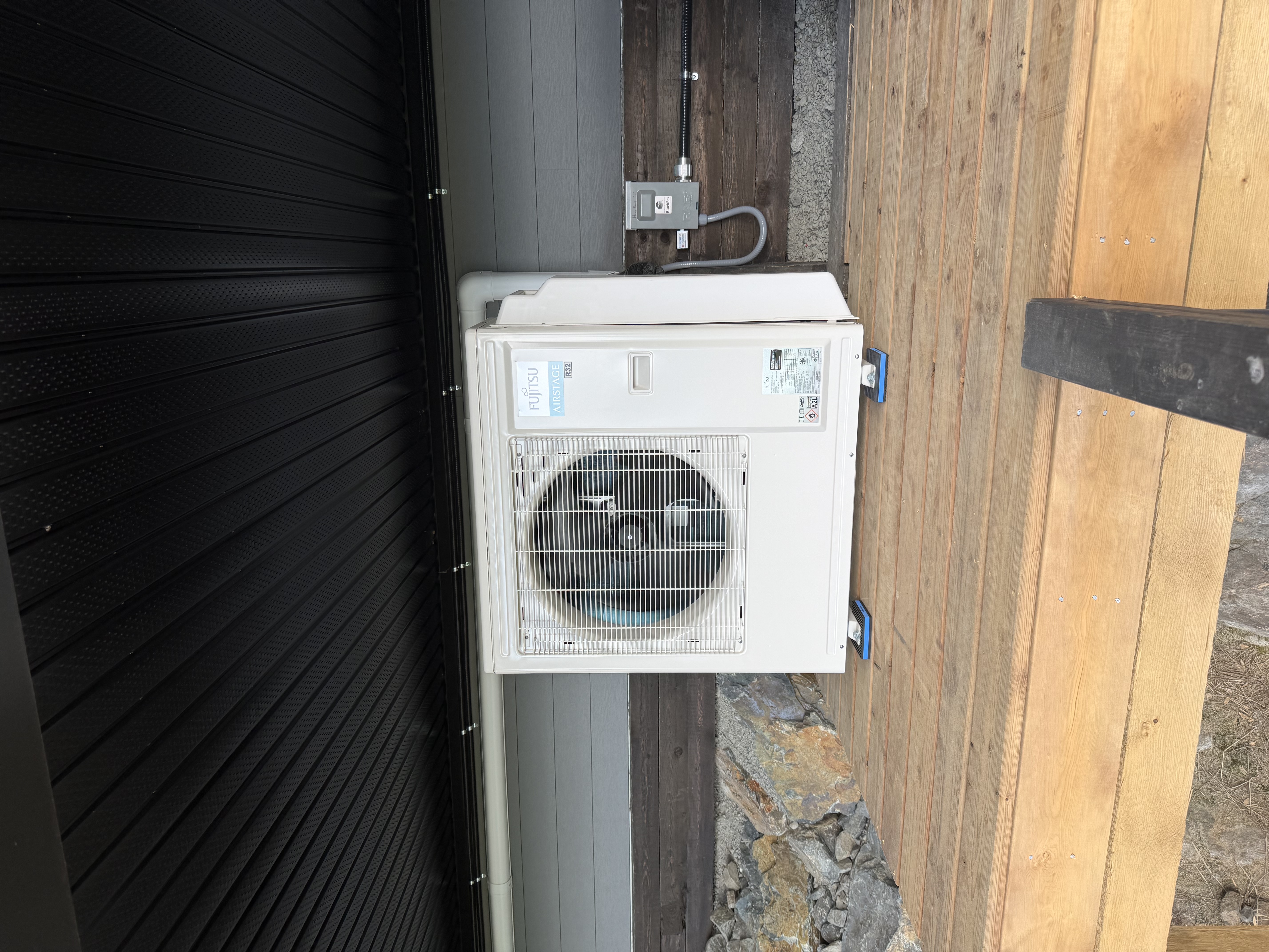 Outdoor heat pump unit install